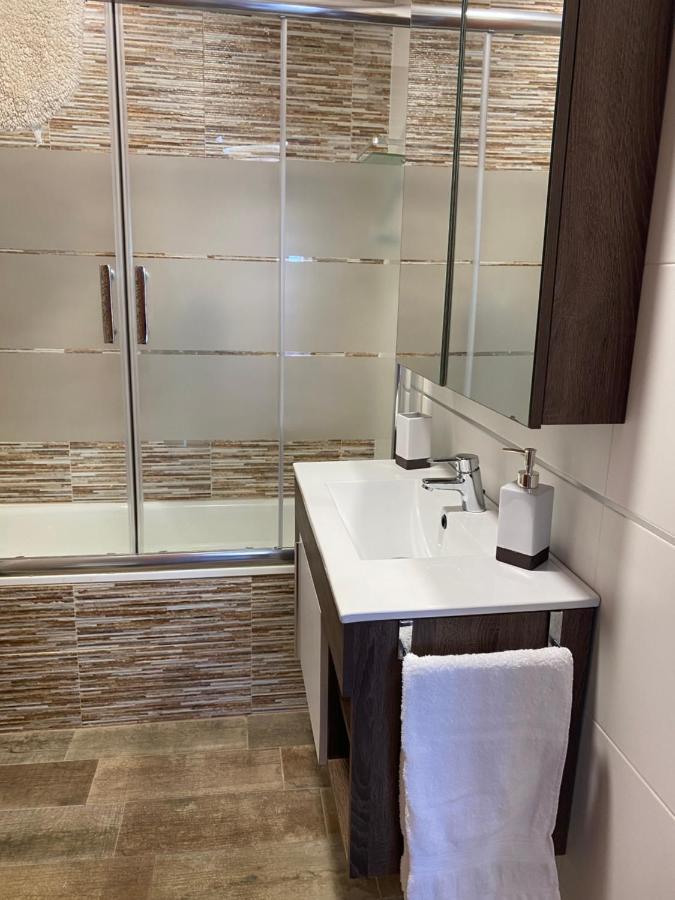 Apartamento Andalucia - Sea View, Beach, Marina, Lift & Free Parking Гаруча Екстериор снимка