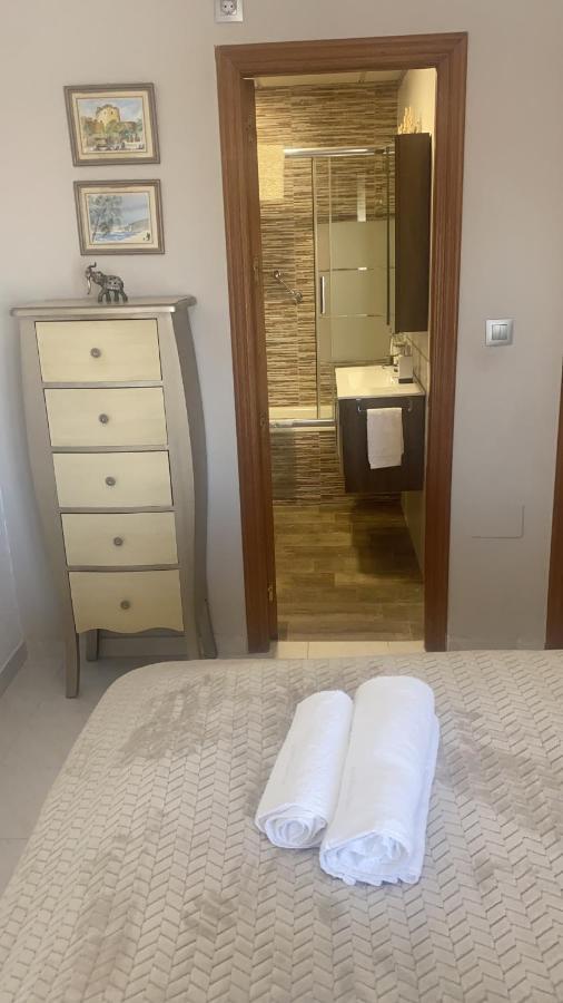 Apartamento Andalucia - Sea View, Beach, Marina, Lift & Free Parking Гаруча Екстериор снимка